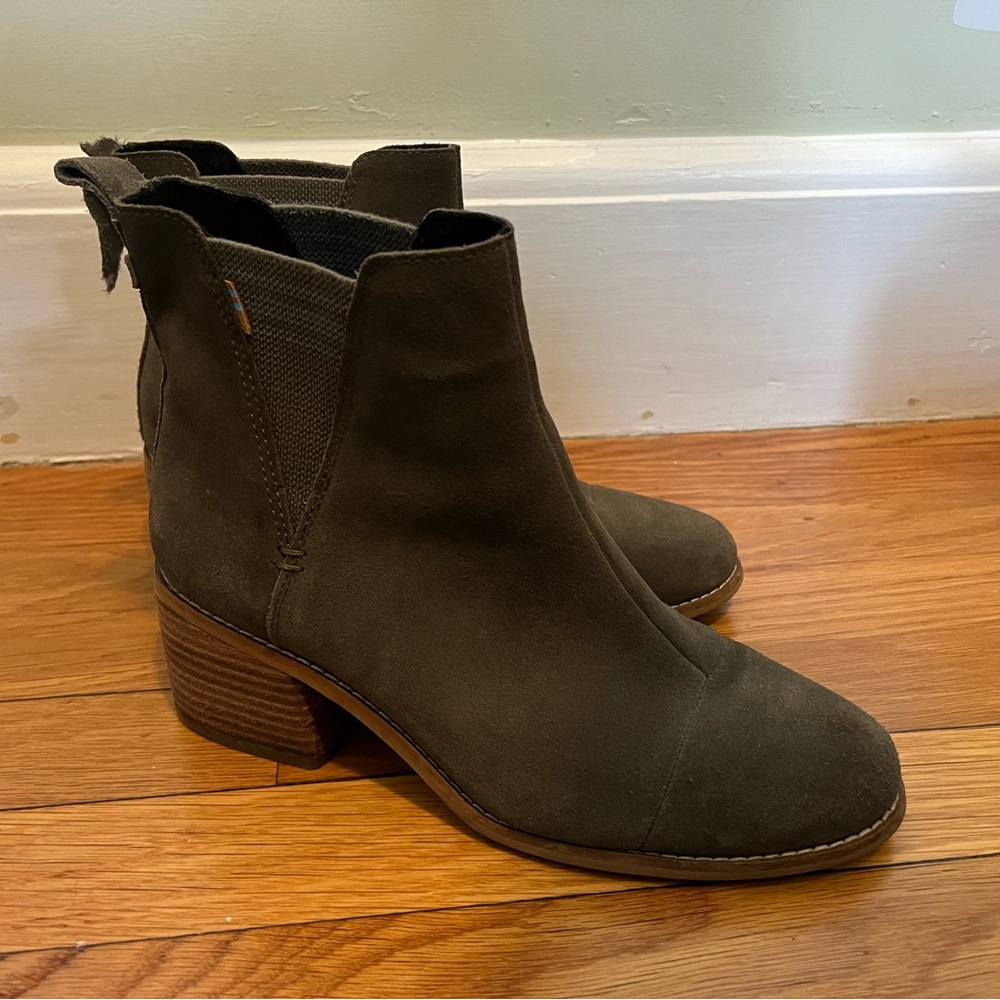 Tom’s suede olive green Ankle Boots